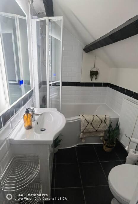Brynglas Cottage With Hot Tub, Anglesey. Llanfachraeth Exterior photo